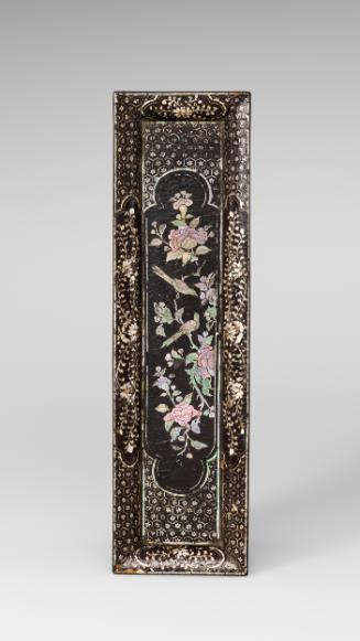 Rectangular tray with floral design