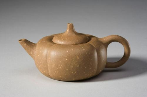 Teapot in a shape of a melon